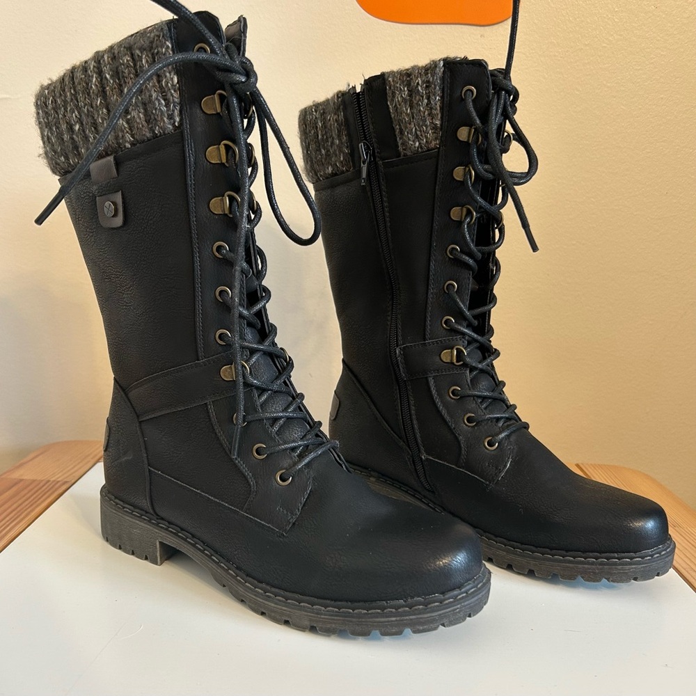 Denver Hayes Black Lace-Up Knit-Cuff Boots size 8